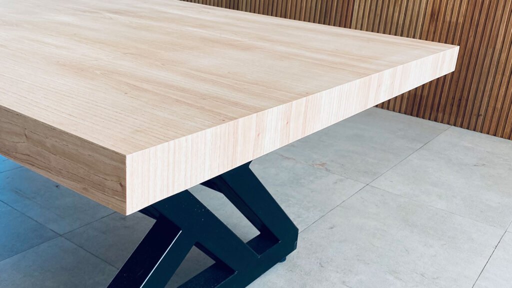 Mesas en madera maciza
